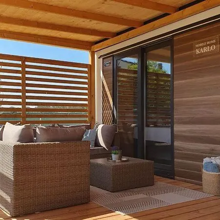 Casa vacanze Mobile Homes Karlo & Dino *